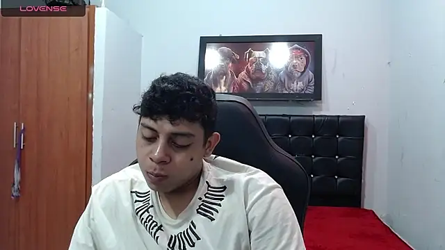 Snapshot of Alejandroo_22 chatting on 03-17-25, 01:08 Alejandroo 22 online show from 03-17-25, 01:08