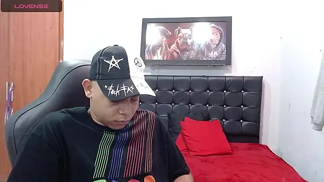 Snapshot of Alejandroo_22 chatting on 03-21-25, 02:29 Alejandroo 22 online show from 03-21-25, 02:29