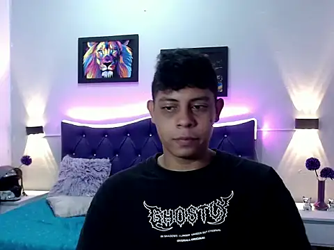 Snapshot of Alejandroo_22 chatting on 09-12-25, 01:44 Alejandroo 22 online show from 09-12-25, 01:44