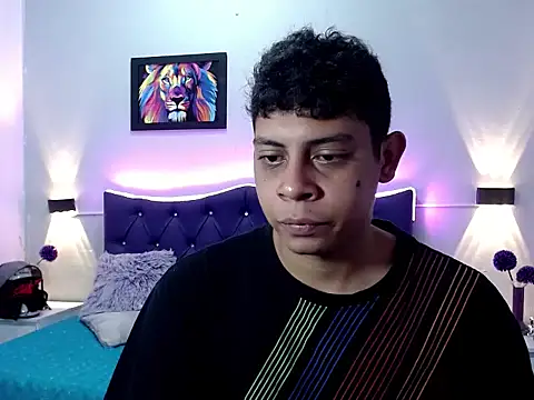 Snapshot of Alejandroo_22 chatting on 09-17-25, 02:19 Alejandroo 22 online show from 09-17-25, 02:19