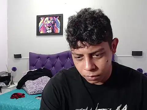 Snapshot of Alejandroo_22 chatting on 09-18-25, 01:46 Alejandroo 22 online show from 09-18-25, 01:46