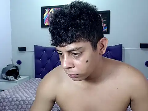 Snapshot of Alejandroo_22 chatting on 09-26-25, 03:49 Alejandroo 22 online show from 09-26-25, 03:49