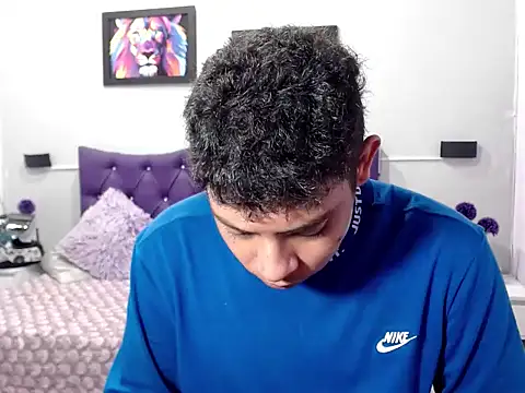 Snapshot of Alejandroo_22 chatting on 11-13-25, 03:00 Alejandroo 22 online show from 11-13-25, 03:00