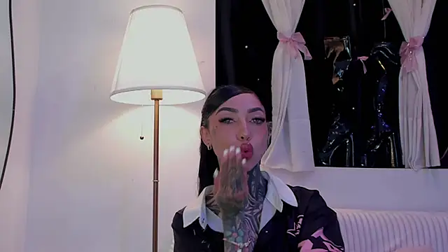 Snapshot of Dani_Valen chatting on 12-16-25, 12:48 Dani Valen online show from 12-16-25, 12:48