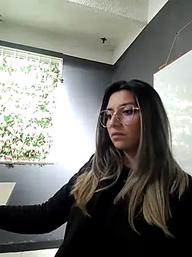 Isabella Varella online show from 03-04-25, 04:52