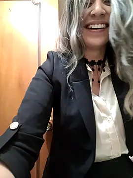 Isabella Varella online show from 03-10-25, 04:25