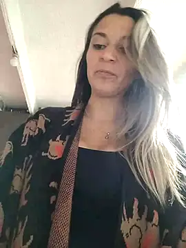 Isabella Varella online show from 03-12-25, 01:51