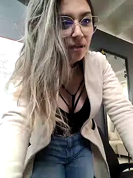 Isabella Varella online show from 03-20-25, 09:24