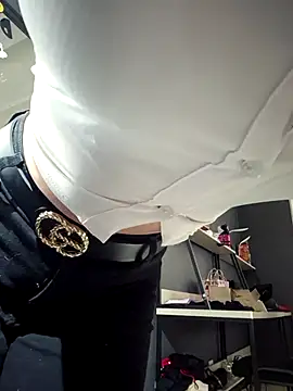 Isabella Varella online show from 09-12-25, 01:22