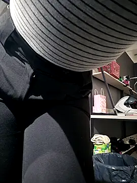 Isabella Varella online show from 09-18-25, 12:51