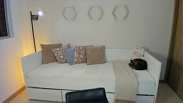 ValentinaMilann online show from 03-21-26, 01:54