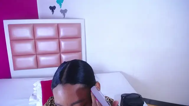 tiny sarah1 online show from 10-29-25, 03:36