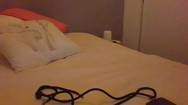 Valentinette online show from 10-24-25, 07:43