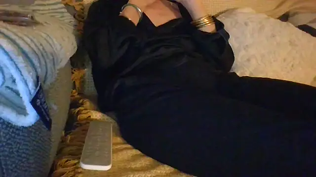 Valentinette online show from 11-24-25, 07:57