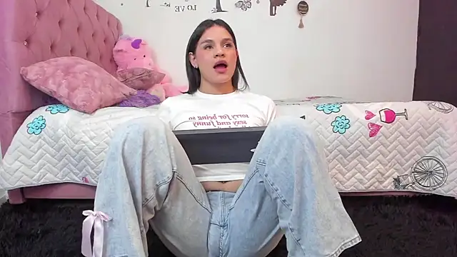 Moonroxe  online show from 12-22-25, 07:55