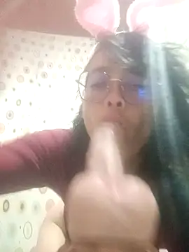 Snapshot of sarayulith chatting on 10-05-25, 01:37 sarayulith online show from 10-05-25, 01:37