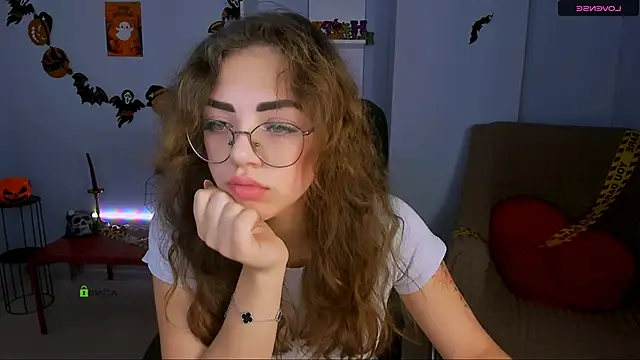 kiki swan online show from 10-28-25, 06:50