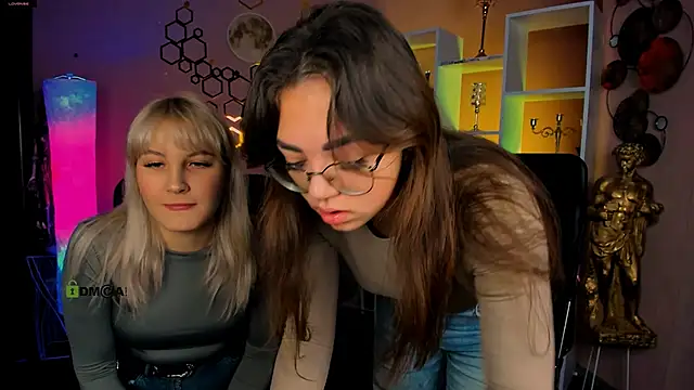 Snapshot of kiki_swan chatting on 12-19-25, 06:42 kiki swan online show from 12-19-25, 06:42