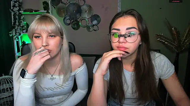 Snapshot of kiki_swan chatting on 12-22-25, 07:05 kiki swan online show from 12-22-25, 07:05