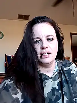 Snapshot of cattlegurl chatting on 03-13-25, 02:44 cattlegurl online show from 03-13-25, 02:44