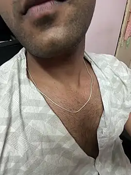Snapshot of Aarush_1 chatting on 03-08-25, 09:18 Aarush 1 online show from 03-08-25, 09:18