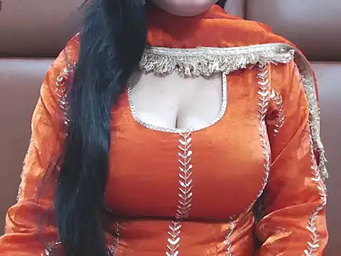 Snapshot of RealNaina chatting on 02-08-26, 05:27 RealNaina online show from 02-08-26, 05:27