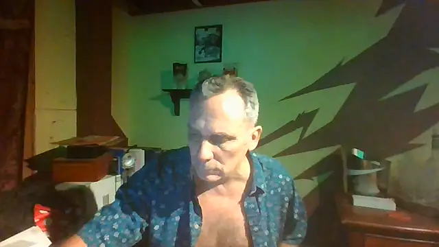 Snapshot of HunkofRock chatting on 07-01-26, 02:02 HunkofRock online show from 07-01-26, 02:02