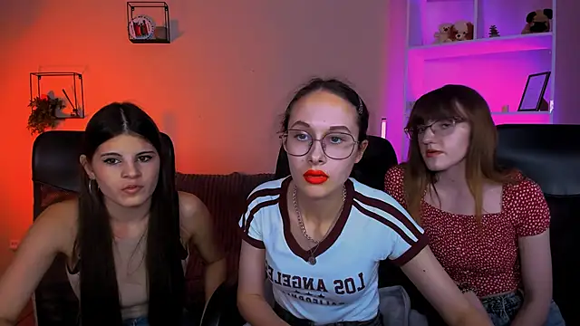 mona cloud online show from 11-11-25, 08:42