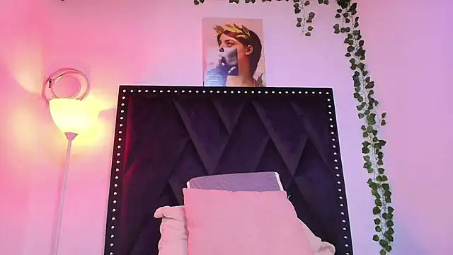 Snapshot of AvaX_777 chatting on 09-10-25, 04:23 AvaX 777 online show from 09-10-25, 04:23