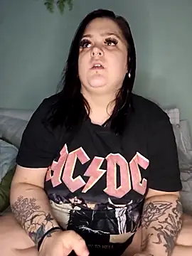 Saucy-Serenity online show from 04-15-26, 07:58