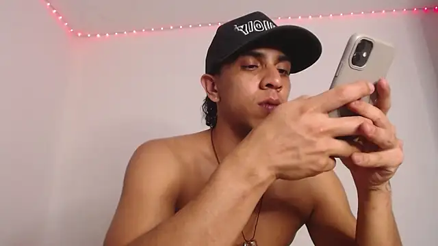 Monkey uchiha777 online show from 02-06-26, 02:38