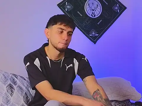 Snapshot of samevansx_ chatting on 10-25-25, 02:46 samevansx online show from 10-25-25, 02:46