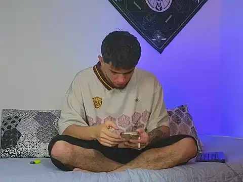 Snapshot of samevansx_ chatting on 10-27-25, 02:43 samevansx online show from 10-27-25, 02:43