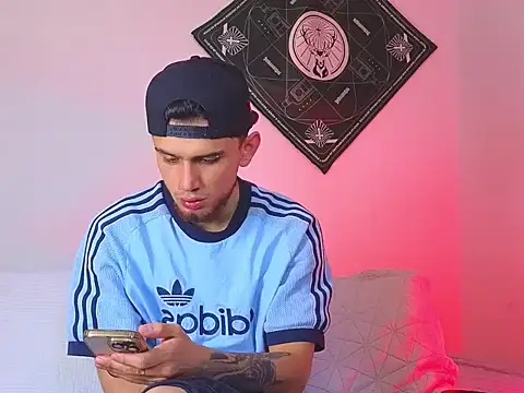 Snapshot of samevansx_ chatting on 12-15-25, 04:11 samevansx online show from 12-15-25, 04:11