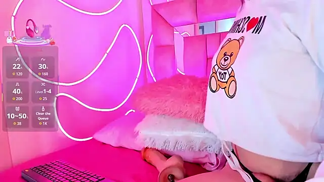 Small Hot19 online show from 10-25-25, 11:07