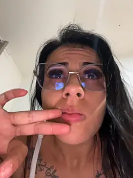 Snapshot of jheicylli chatting on 06-22-26, 04:15 jheicylli online show from 06-22-26, 04:15