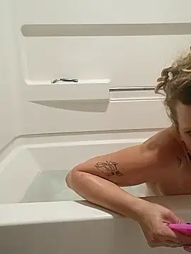 Snapshot of KITTYBOOBOOFUXX chatting on 10-28-25, 10:12 KITTYBOOBOOFUXX online show from 10-28-25, 10:12