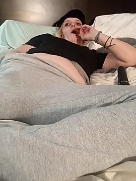 Snapshot of KITTYBOOBOOFUXX chatting on 11-26-25, 12:33 KITTYBOOBOOFUXX online show from 11-26-25, 12:33