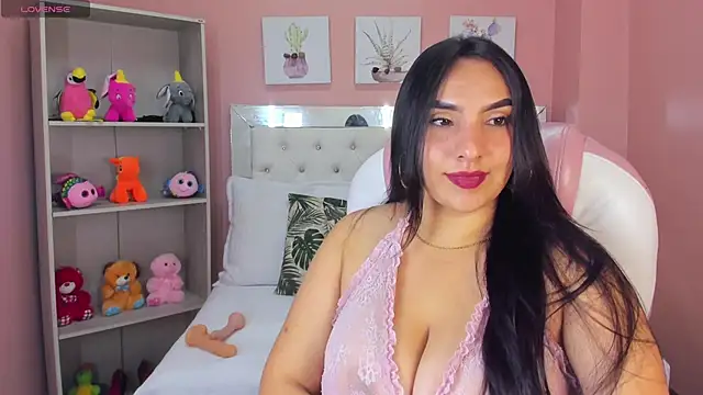 Snapshot of Sophie_Grays_ chatting on 04-27-26, 03:21 Sophie Grays online show from 04-27-26, 03:21