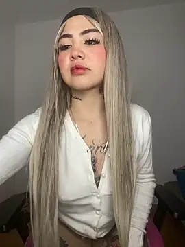 Mia cullen  online show from 10-11-25, 01:38