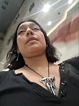 Snapshot of EvelynMoonx chatting on 03-08-25, 10:34 EvelynMoonx online show from 03-08-25, 10:34