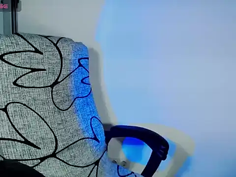 Snapshot of Hannah_Kiim chatting on 09-17-25, 05:03 Hannah Kiim online show from 09-17-25, 05:03