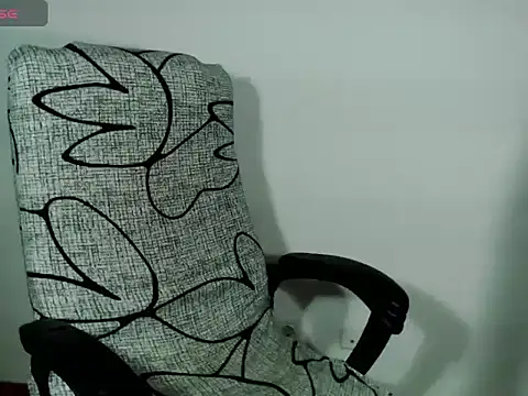 Snapshot of Hannah_Kiim chatting on 11-05-25, 10:10 Hannah Kiim online show from 11-05-25, 10:10