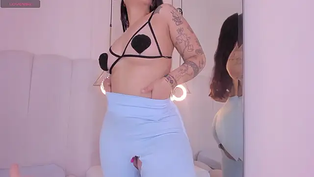 Snapshot of riri_candy chatting on 03-19-26, 04:16 riri candy online show from 03-19-26, 04:16