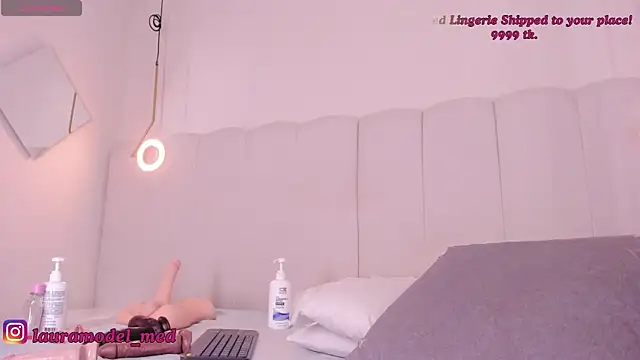 Snapshot of riri_candy chatting on 03-27-26, 08:26 riri candy online show from 03-27-26, 08:26