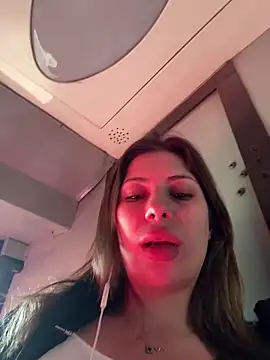 Snapshot of Alicedream5 chatting on 10-22-25, 11:43 Alicedream5 online show from 10-22-25, 11:43