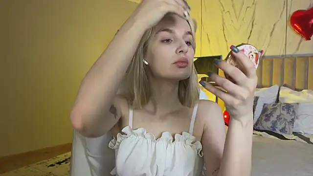  Vikky Moon  online show from 03-27-26, 01:00