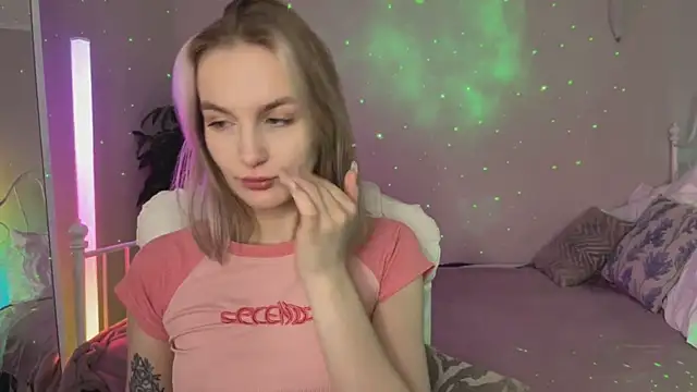  Vikky Moon  online show from 05-18-26, 12:51