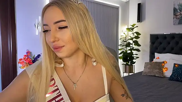 Snapshot of OhMyEmma chatting on 10-06-25, 01:36 OhMyEmma online show from 10-06-25, 01:36