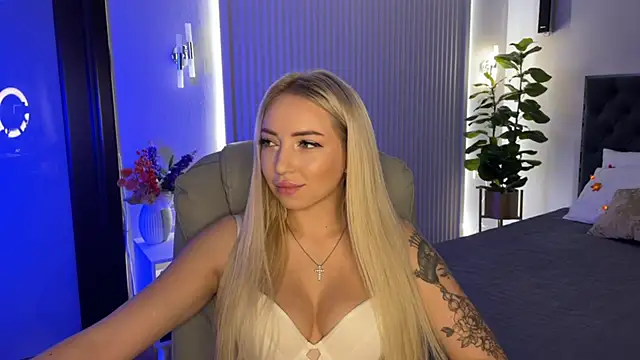 Snapshot of OhMyEmma chatting on 10-21-25, 01:06 OhMyEmma online show from 10-21-25, 01:06